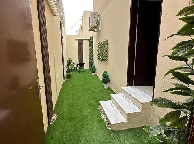 شقة بجلسة خارجية ودخول ذاتي