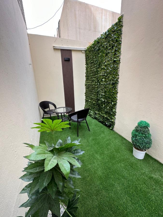 Appartement بجلسة خارجية ودخول ذاتي *