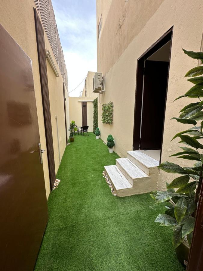 بجلسة خارجية ودخول ذاتي * Riyad
