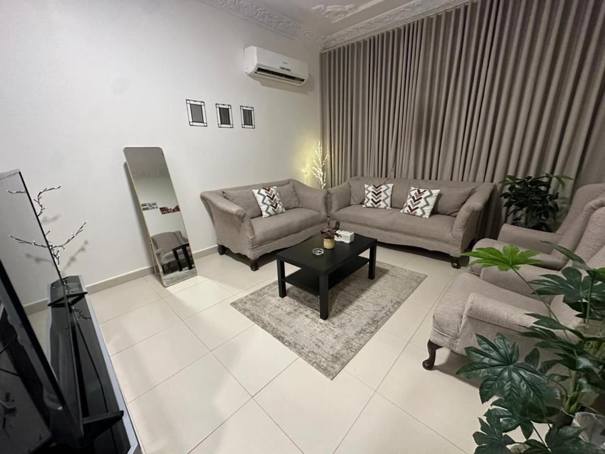 بجلسة خارجية ودخول ذاتي Appartement *